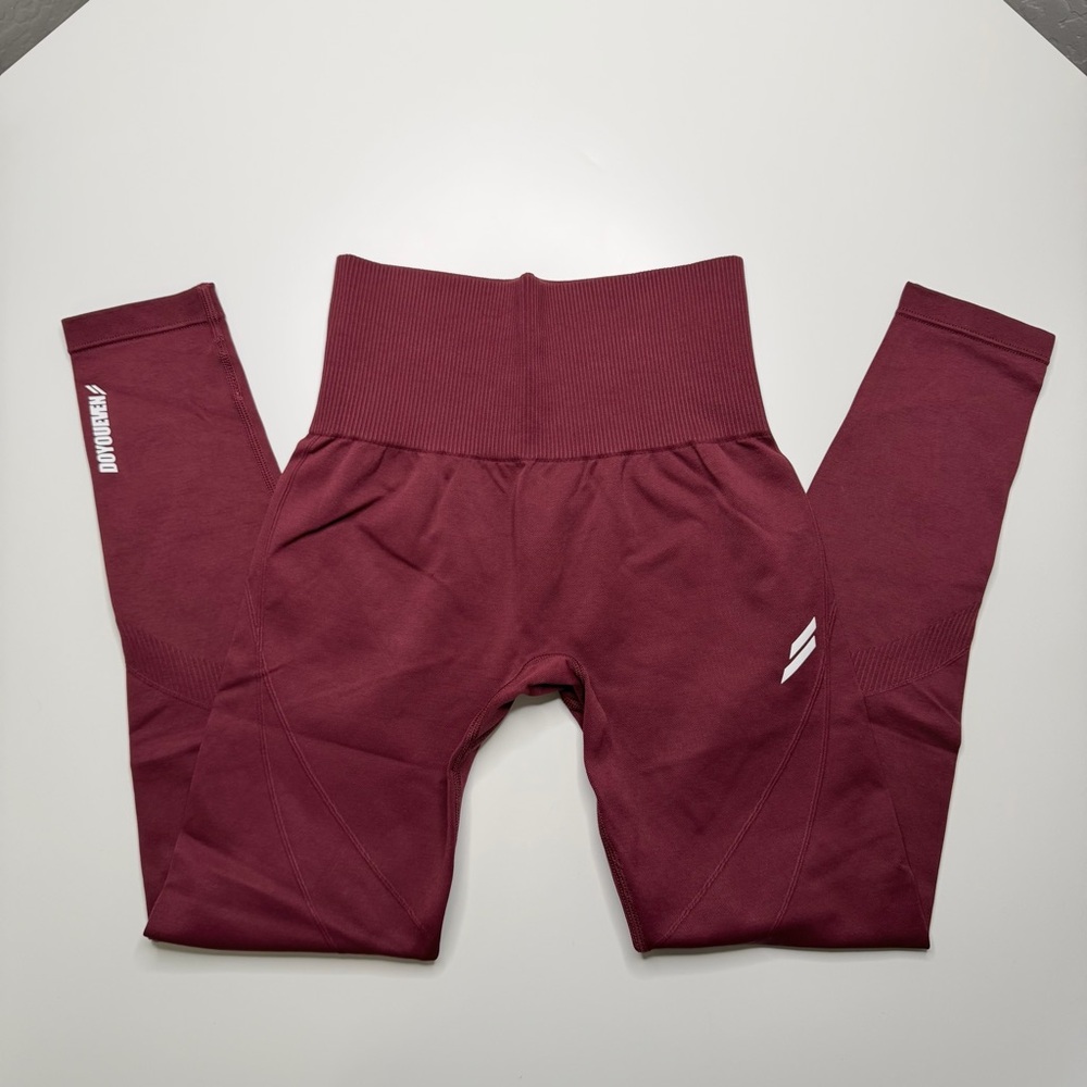 DOYOUEVEN Women’s Seamless leggings : Maroon size small